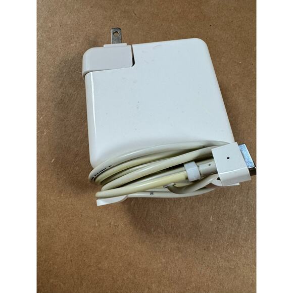 MacBook Charger / used condition - Picture 4 of 4